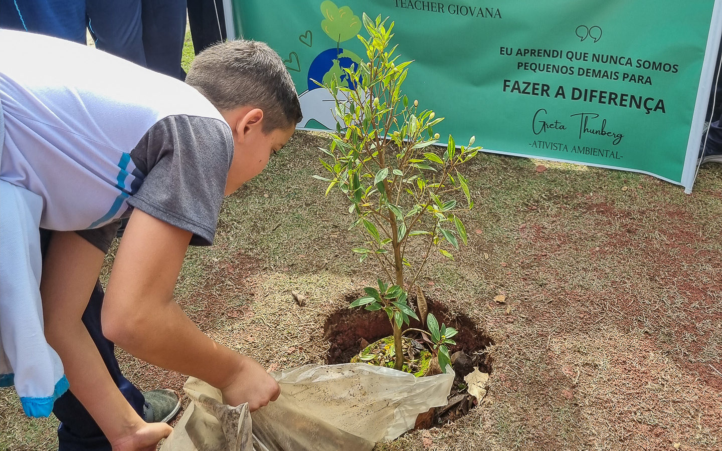Alunos da EMEB Luzia Francisca fazem passeata de conscientização ambiental 