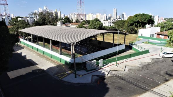 Prefeitura de Cuiab | Obra do complexo esportivo do Aras avana em diferentes etapas e nova estrutura comea a ganhar forma