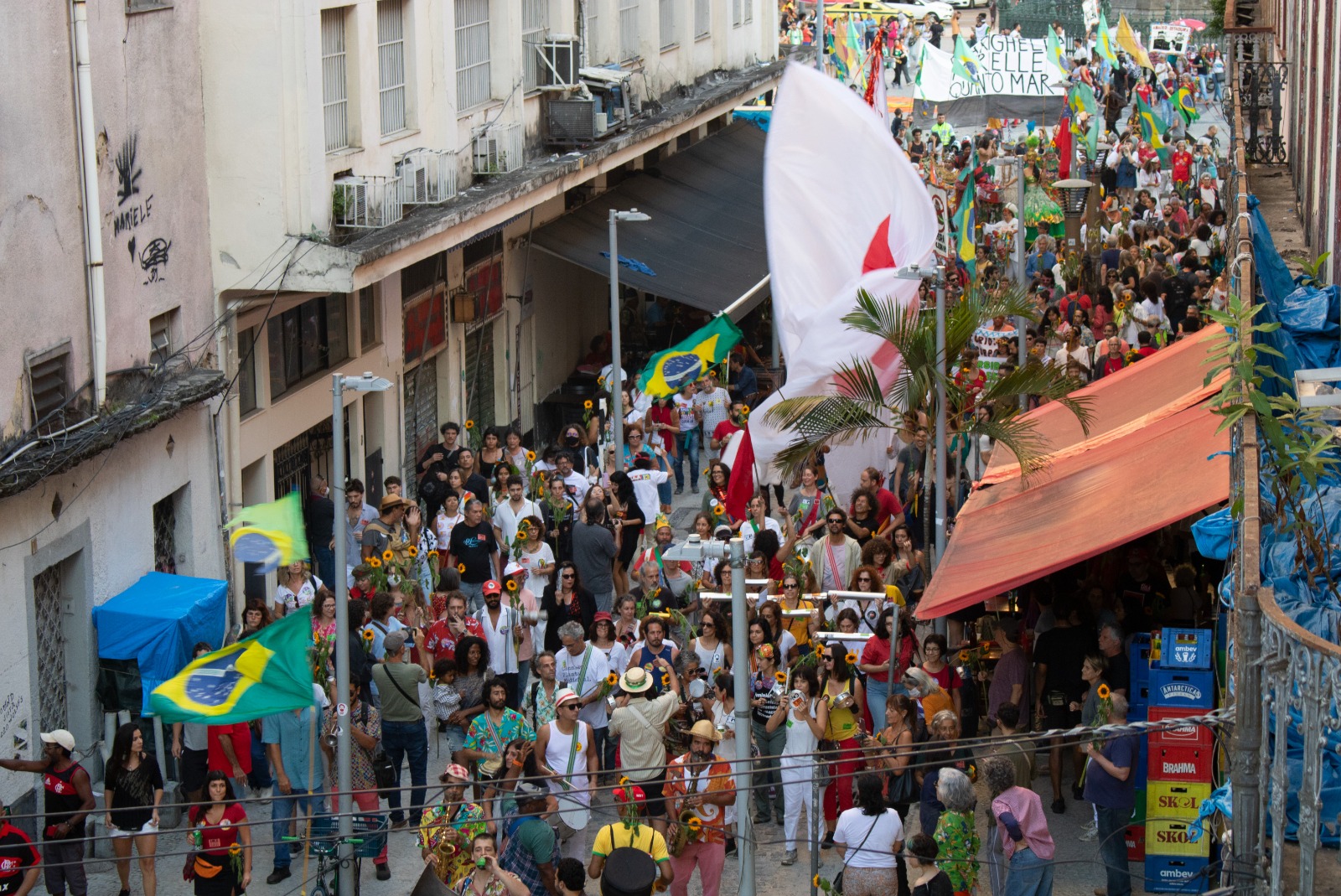 Centro de Arte Hélio Oiticica e Centro Cultural Justiça Federal celebram 7 de Setembro com cortejo de artistas - Prefeitura da Cidade do Rio de Janeiro
