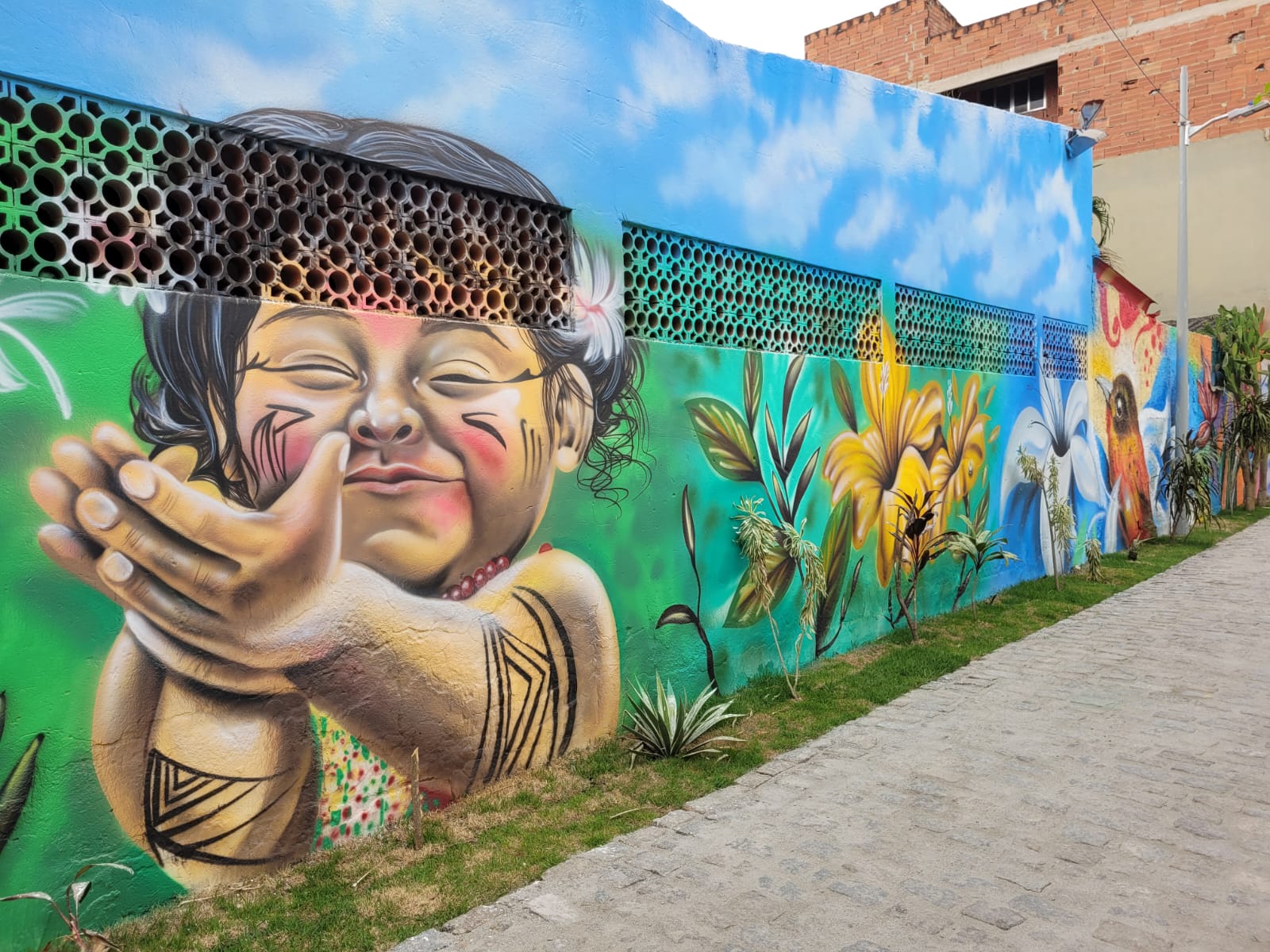 Novo mural de grafite colore área em Campo Grande que recebeu obra de drenagem - Prefeitura da Cidade do Rio de Janeiro