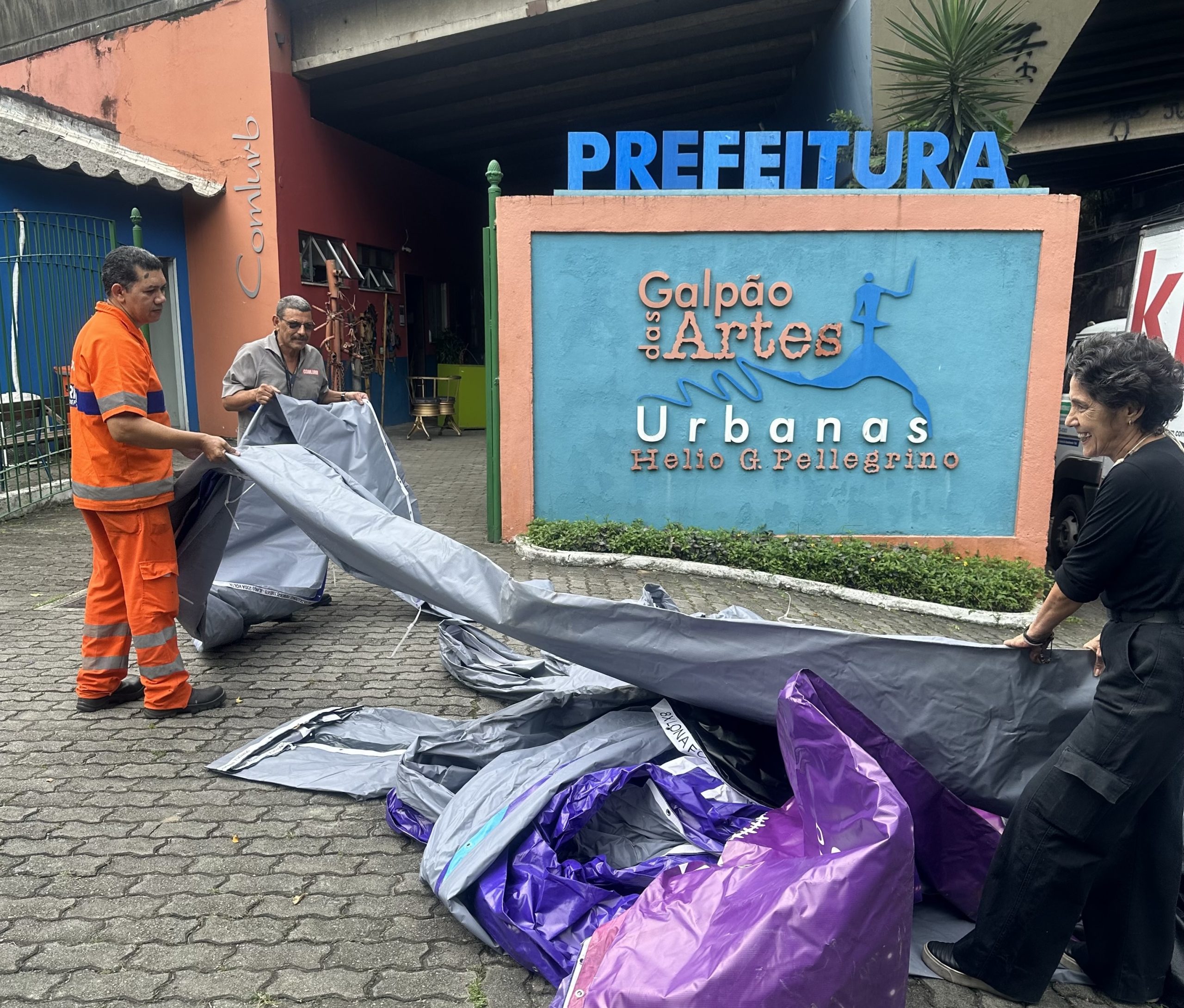 Galpão das Artes oferece oficinas gratuitas de ecobags feitas com reaproveitamento de banners - Prefeitura da Cidade do Rio de Janeiro