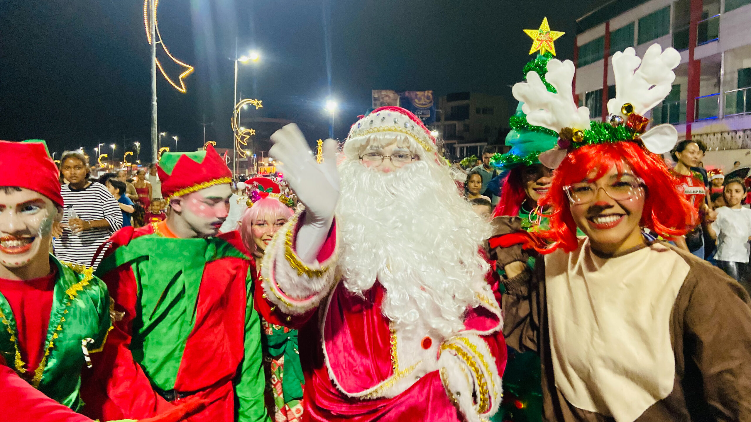 Chegada do Papai Noel no Mercado Central tem alegria, diversão e distribuição de brindes – Prefeitura Municipal de Macapá