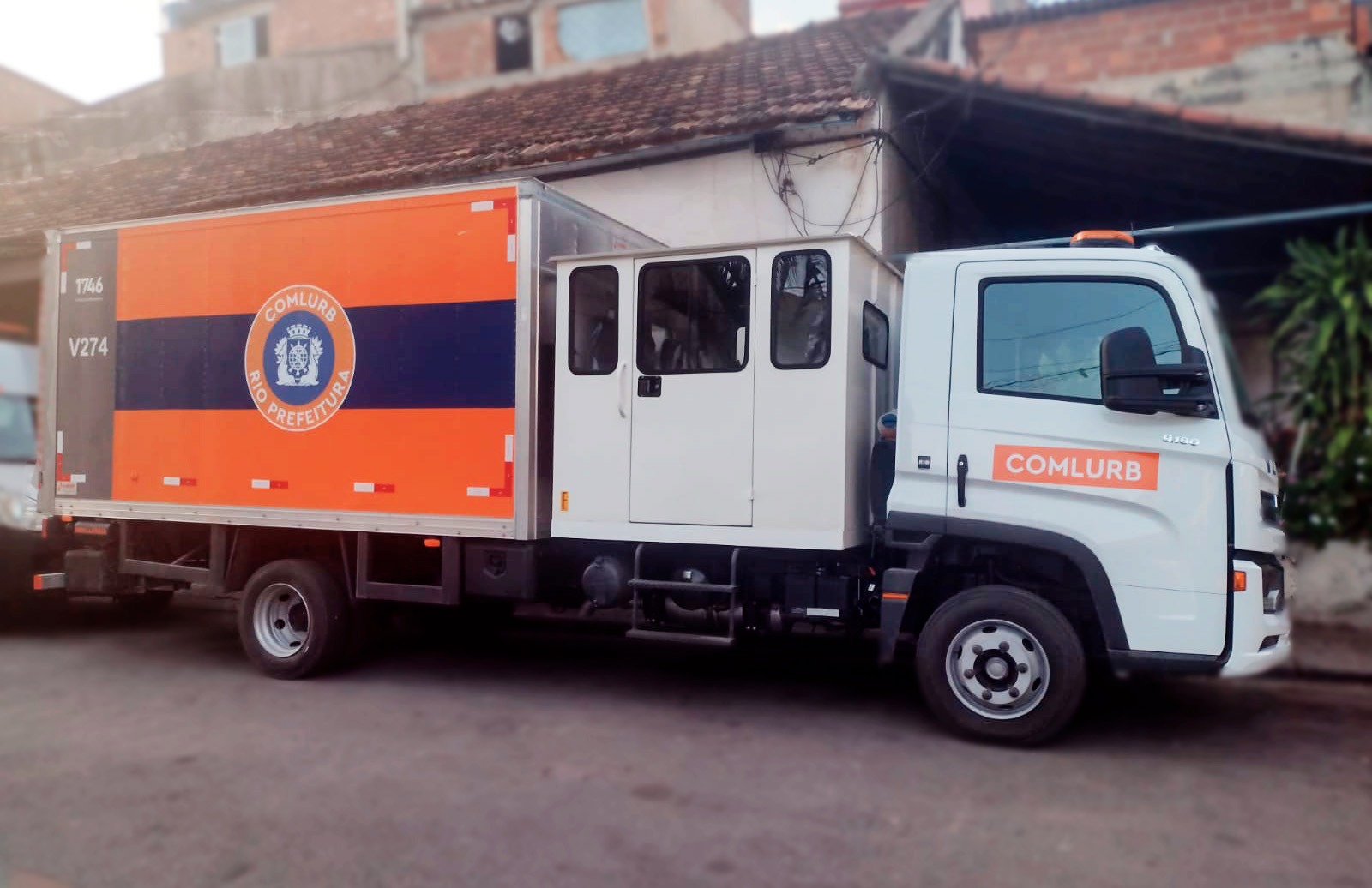 Comlurb lança caminhão-baú com sanitário para serviços emergenciais e em vias expressas - Prefeitura da Cidade do Rio de Janeiro
