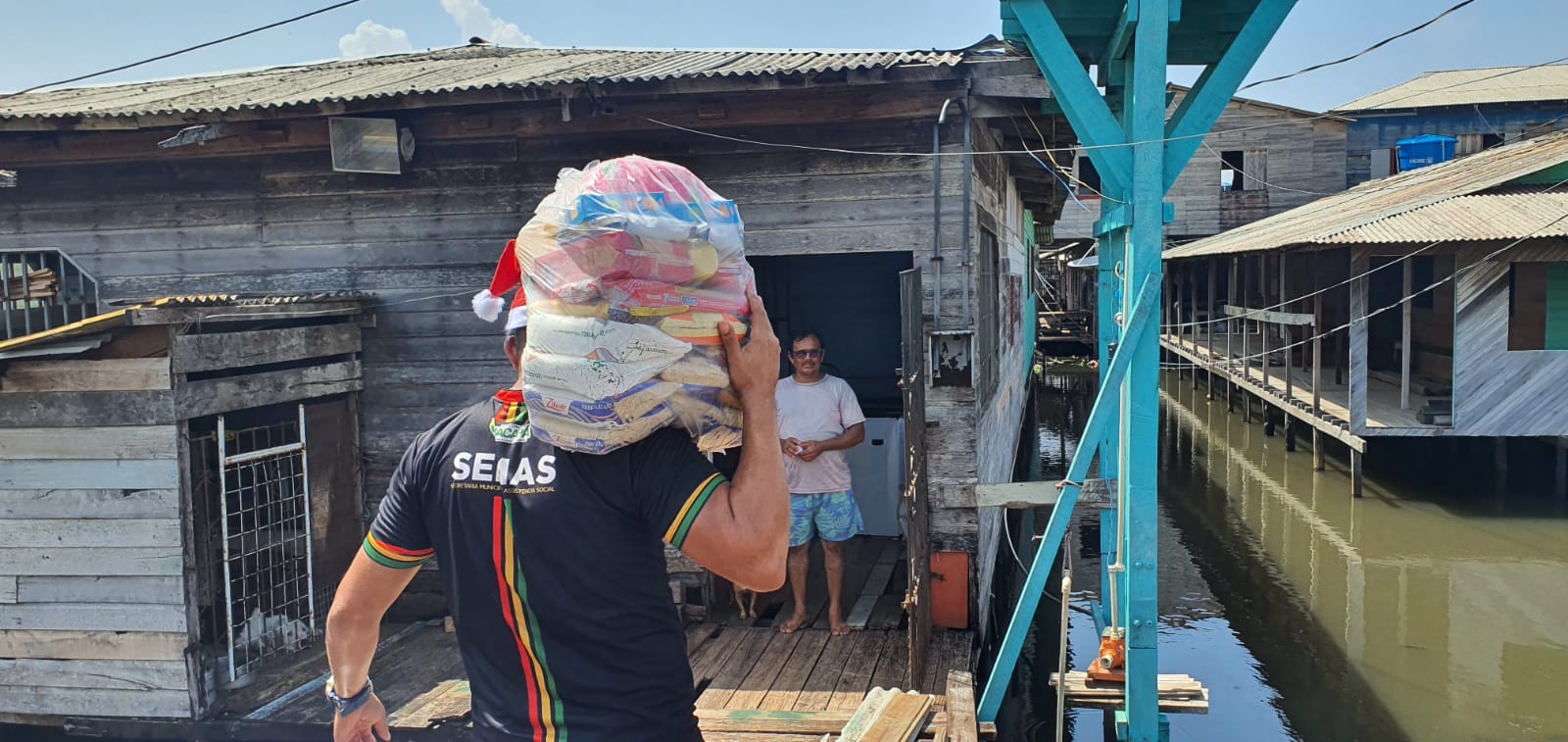 Prefeitura de Macapá entrega cestas básicas para pessoas carentes na Zona Sul – Prefeitura Municipal de Macapá
