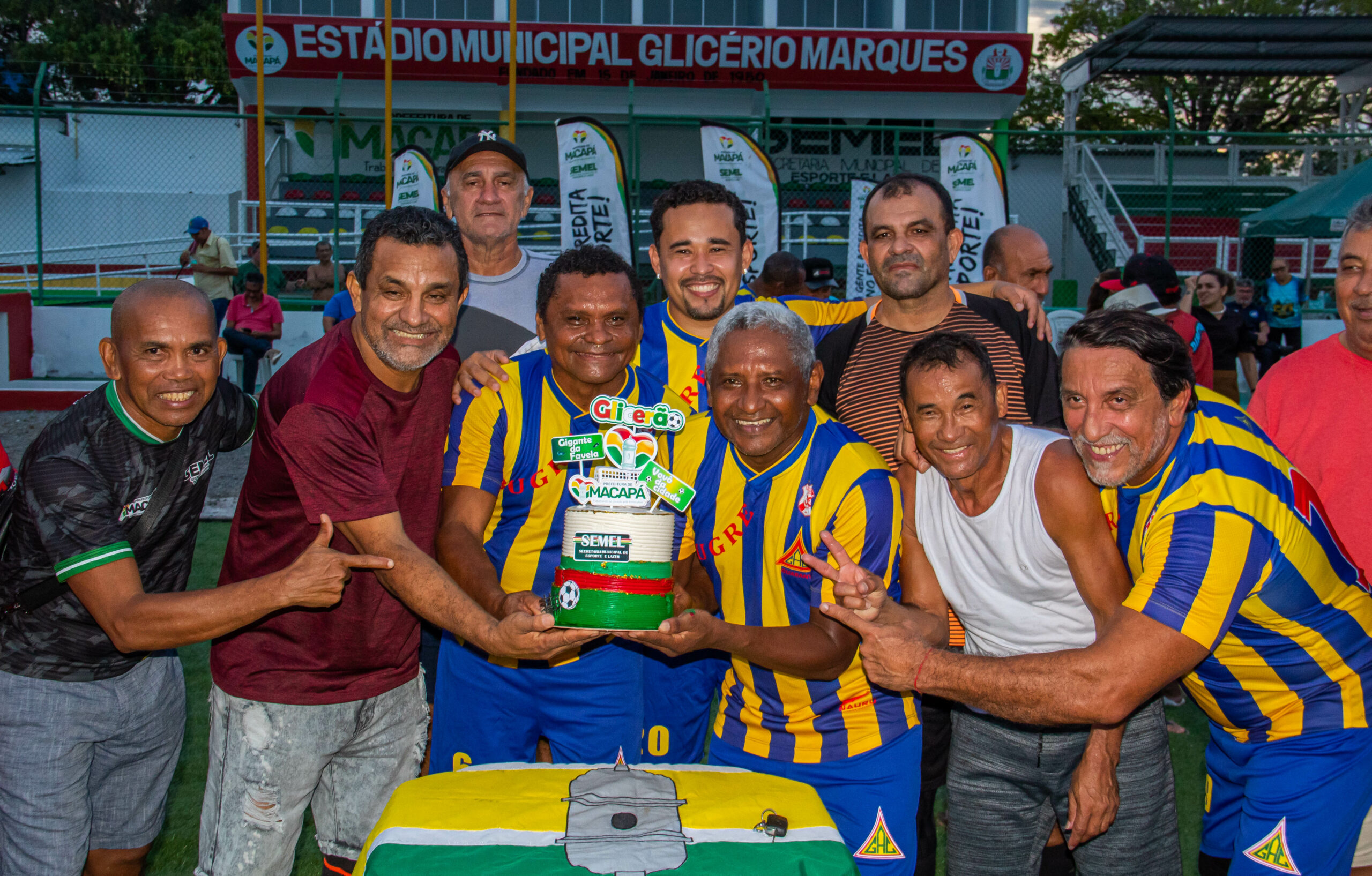 Celebração dos 74 anos do Complexo Esportivo Glicério de Souza Marques, em Macapá, incluiu partidas de futebol entre jogadores de renome