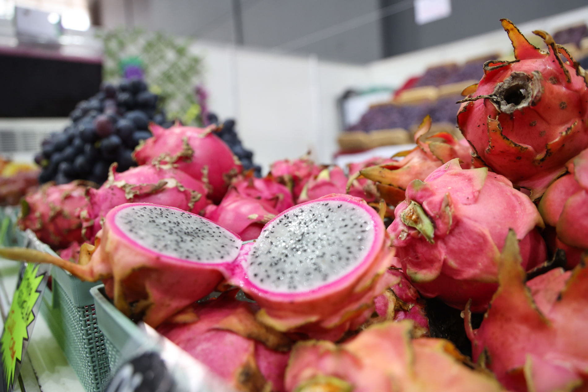 Frutas exóticas também estão na Festa da Uva de Jundiaí