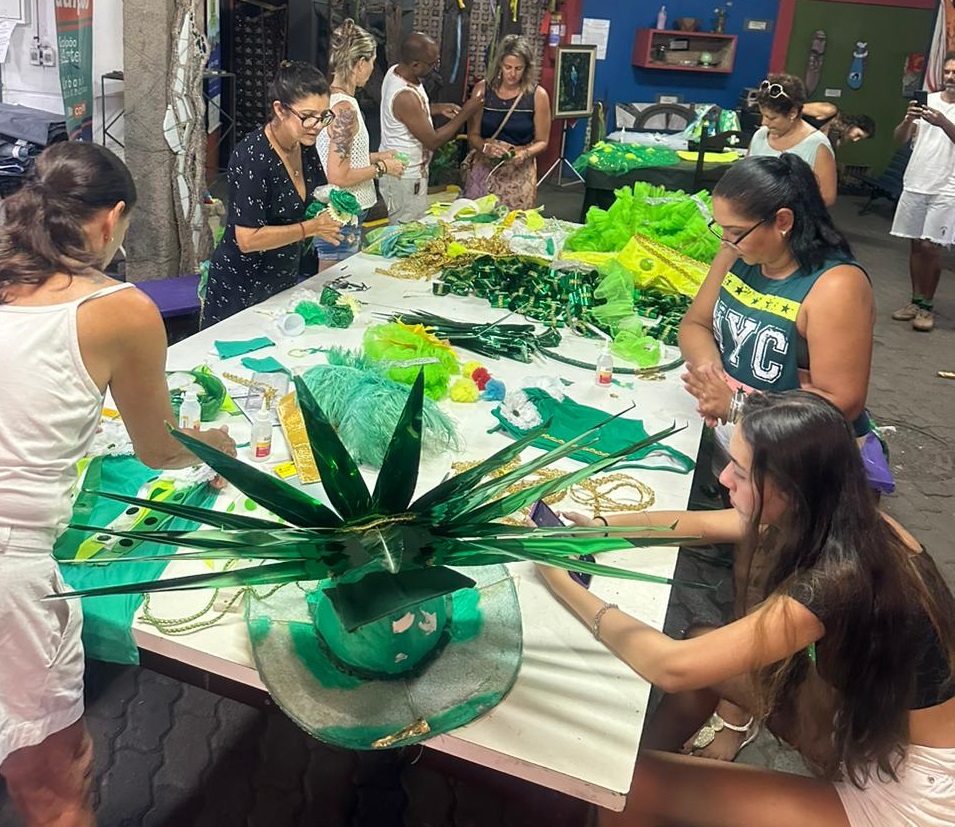Galpão das Artes Urbanas da Comlurb abre oficinas de reaproveitamento de fantasias - Prefeitura da Cidade do Rio de Janeiro