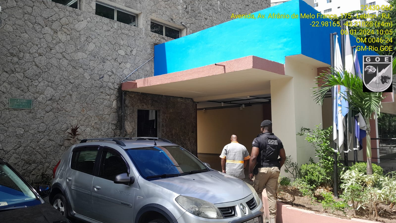 Guardas municipais multam caminhão e conduzem motorista para delegacia no Leblon - Prefeitura da Cidade do Rio de Janeiro