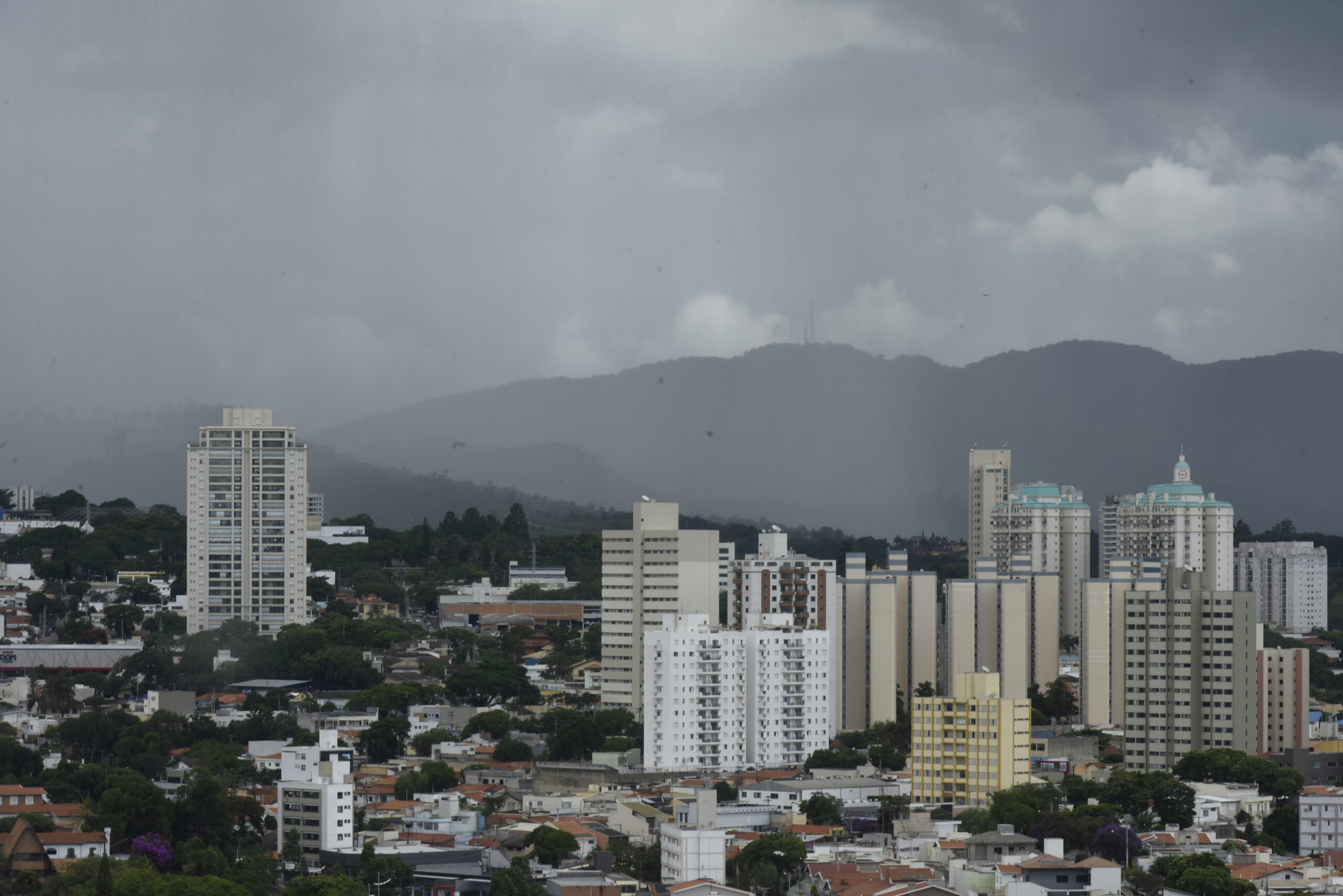 Jundiaí registra fortes chuvas nesta segunda-feira (08)