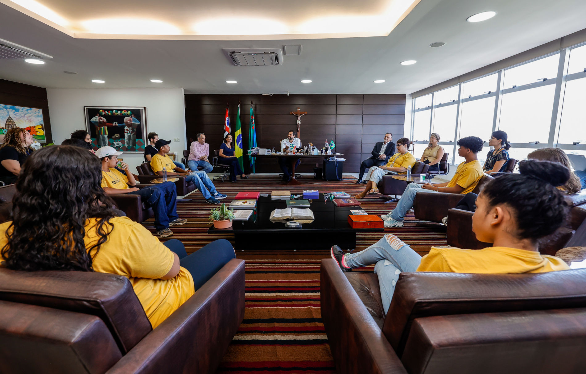 Prefeito recebe jovens do projeto “Ressignificando Histórias”