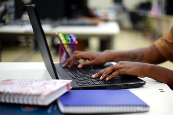 Prefeitura abre inscrições para preenchimento de mais de 5 mil vagas em cursos gratuitos pela Plataforma Rio On - Prefeitura da Cidade do Rio de Janeiro