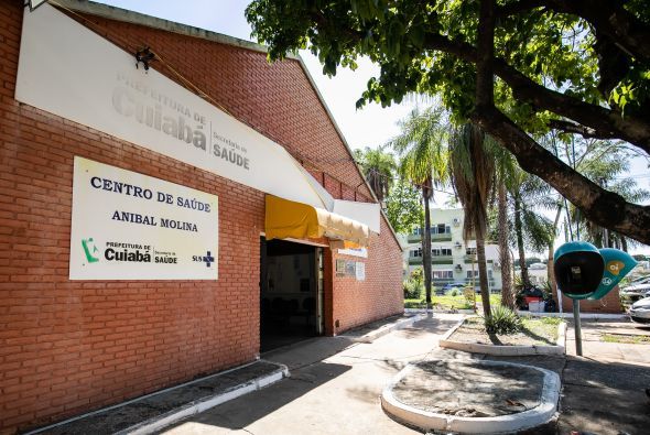 Prefeitura de Cuiab | Prefeito Emanuel Pinheiro reabre centro de sade fechado pelo gabinete de interveno do Estado