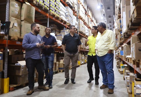 Prefeitura de Cuiab | Secretrio de sade vistoria CDMIC para avaliar impactos da interveno e determina medidas para inventrio completo de medicamentos aps ao do gabinete de interveno do Estado
