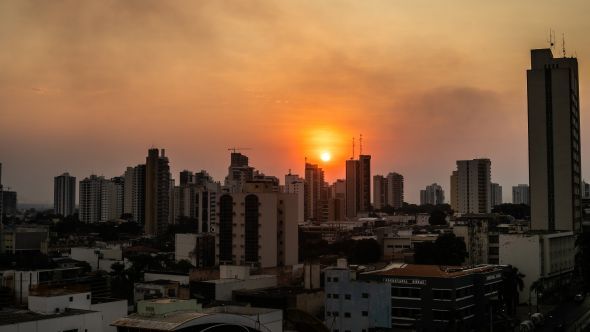 Prefeitura de Cuiab | Veja apresenta reportagem sobre o calor extremo na capital e repercute aes implementadas na rea de educao, mobilidade urbana e respeito aos servidores pela Prefeitura de Cuiab