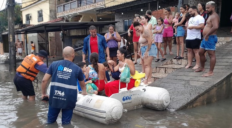 Seop e GM-Rio realizam 113 resgates e retiram 51 veículos das vias após chuva - Prefeitura da Cidade do Rio de Janeiro