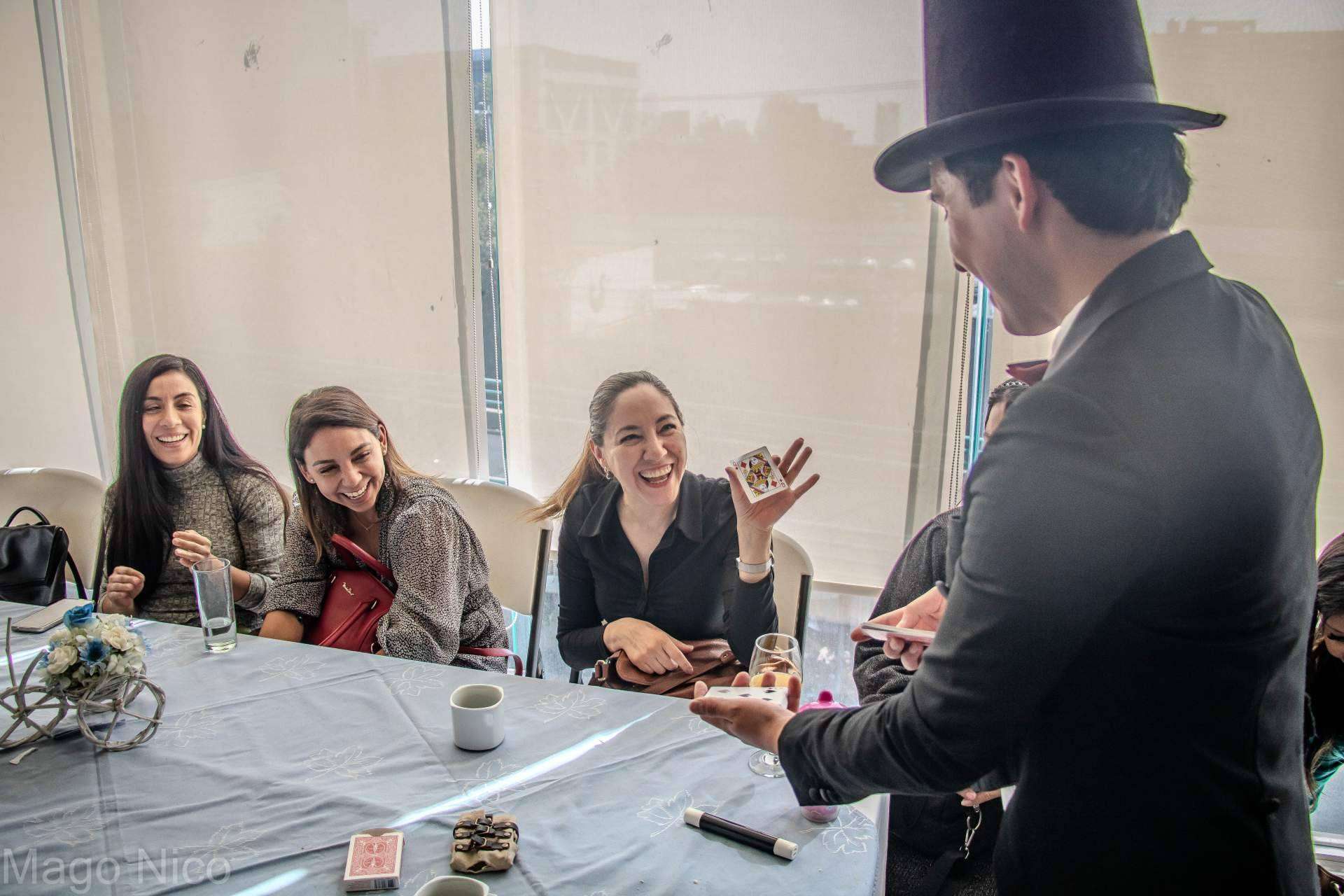 Espectáculos de magia para todo tipo de eventos con el Mago Nico Aguilar
