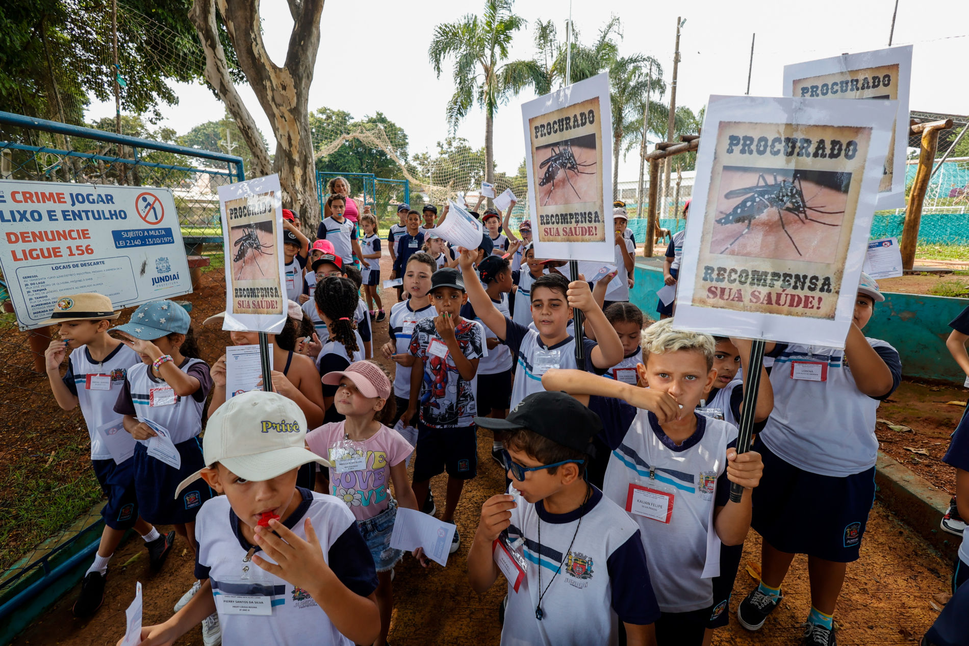 Dengue: Alunos da EMEB Anna Rita Alves Ludke saem às ruas em combate ao Aedes aegypti