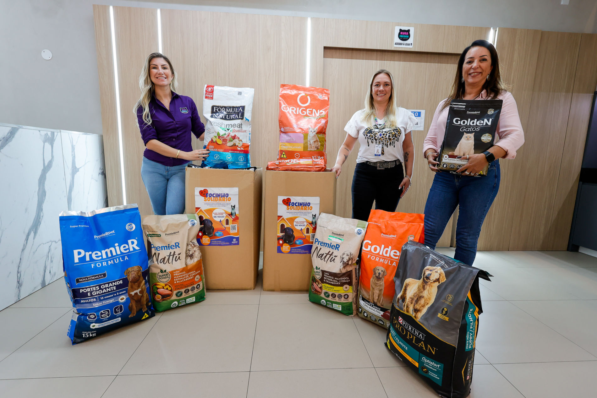 Kuka Fresca doa 316 quilos de ração para a campanha Focinho Solidário