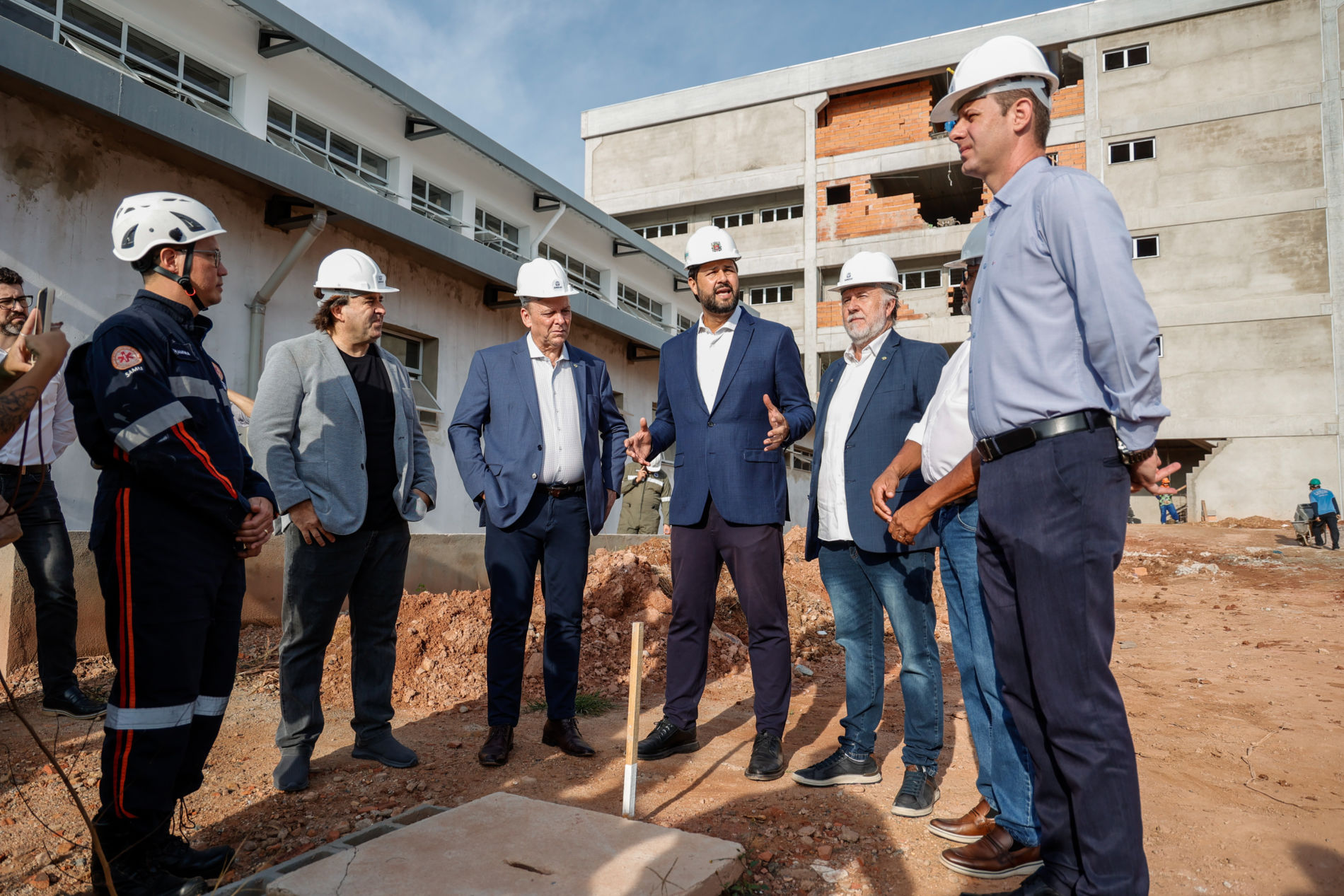 Obras do CIES avançam e Prefeito faz visita técnica