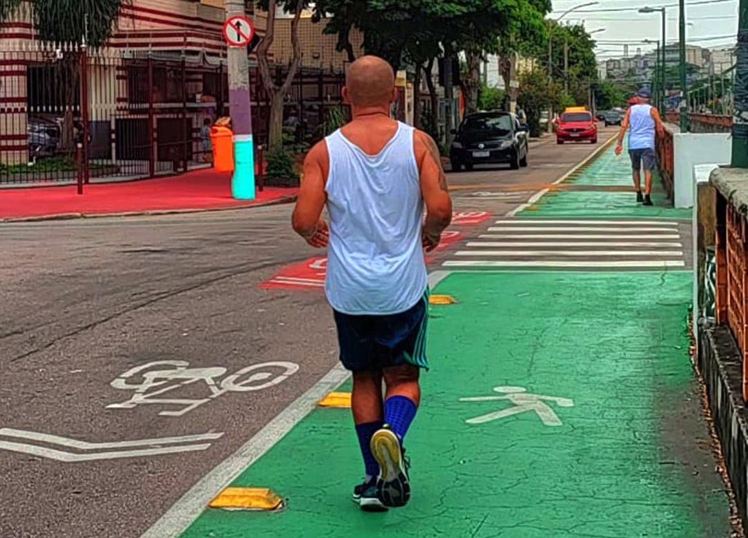 Prefeitura revitaliza sinalização de pista de caminhada na Vila da Penha - Prefeitura da Cidade do Rio de Janeiro