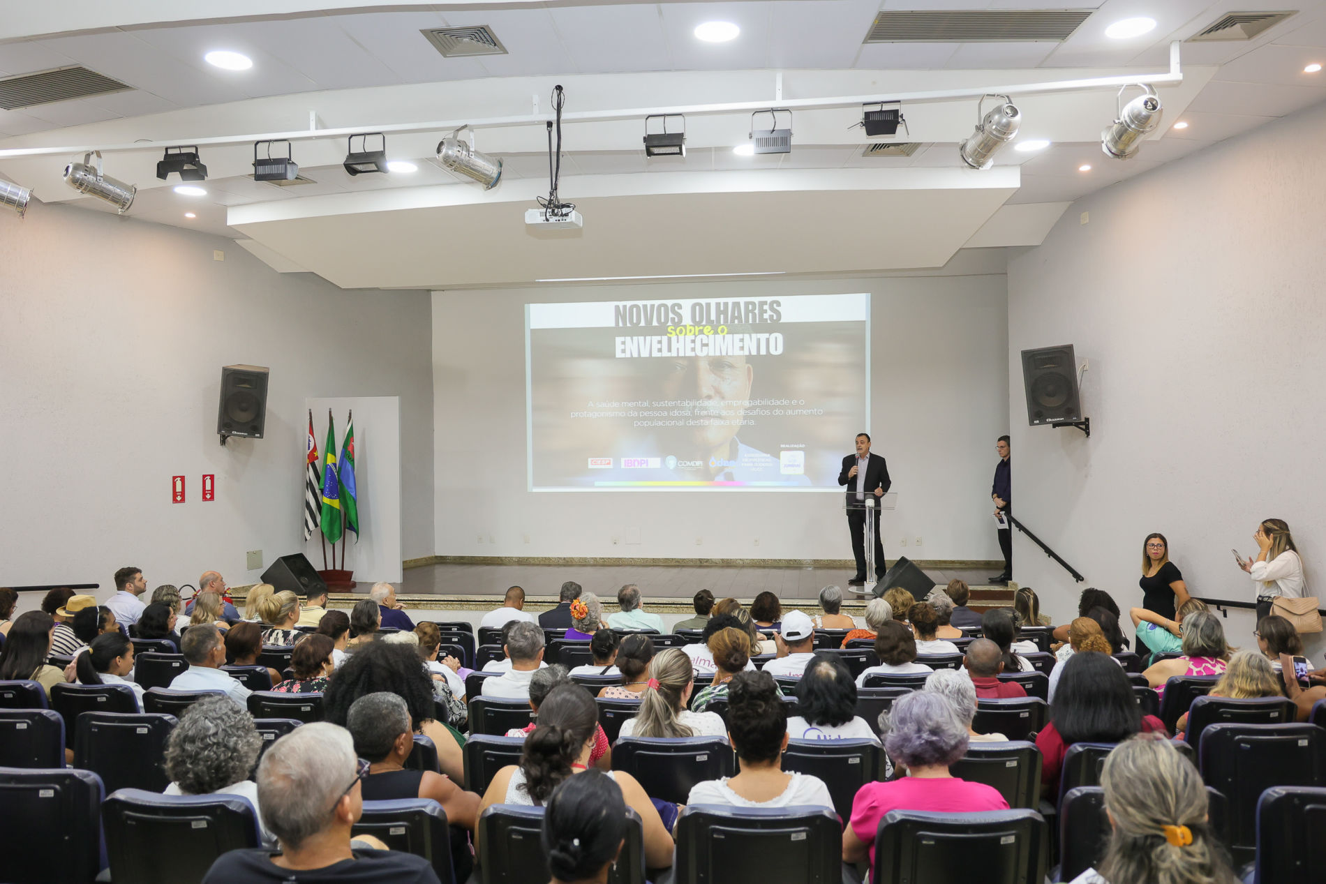 Com palestras diversas, Prefeitura promove encontro sobre envelhecimento saudável