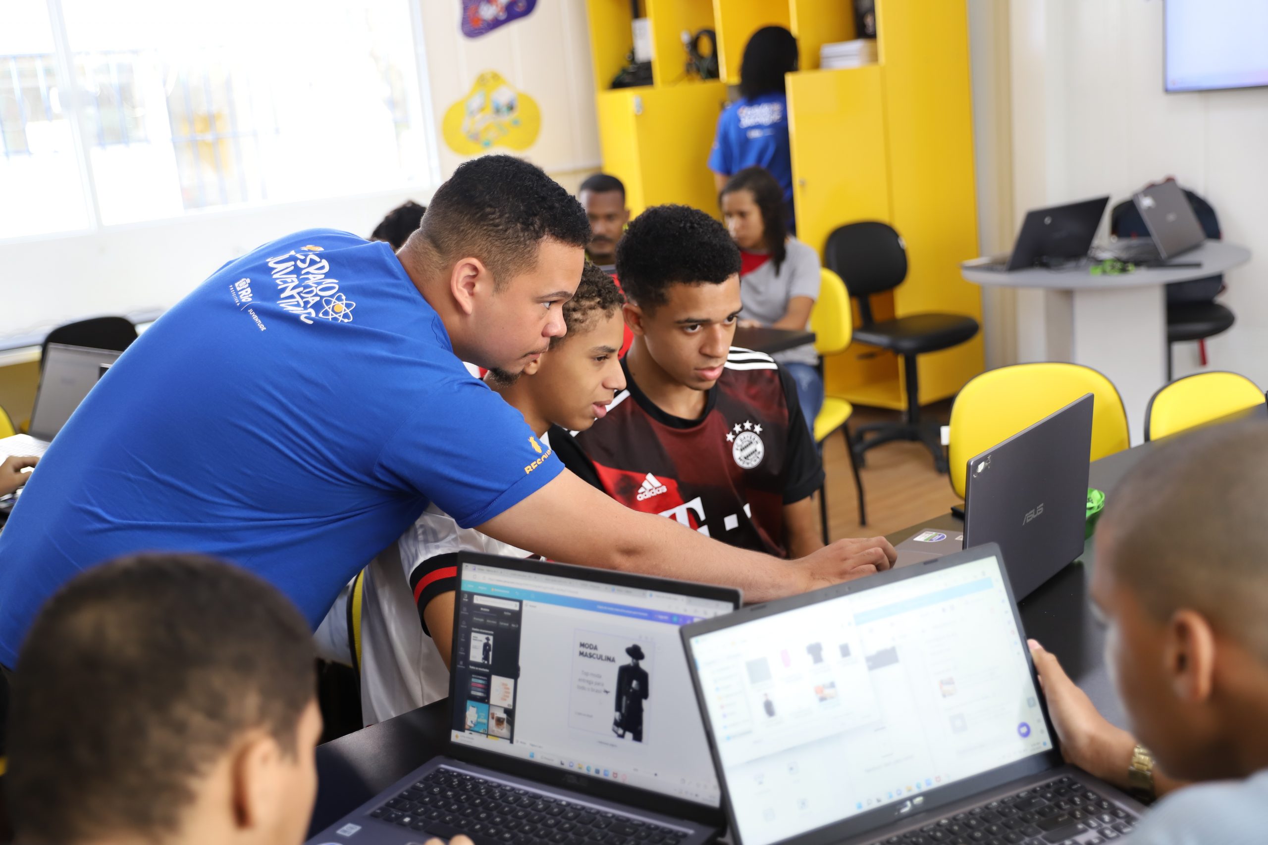 Espaços da Juventude inscrevem para 2,5 mil vagas em cursos de Informática para Negócios e Programação Móvel - Prefeitura da Cidade do Rio de Janeiro