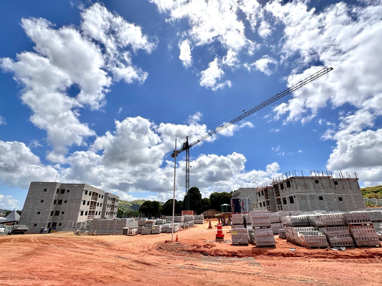 Obras do Morar Carioca na Comunidade do Aço seguem aceleradas e levam melhorias de infraestrutura urbana e moradia a Santa Cruz - Prefeitura da Cidade do Rio de Janeiro