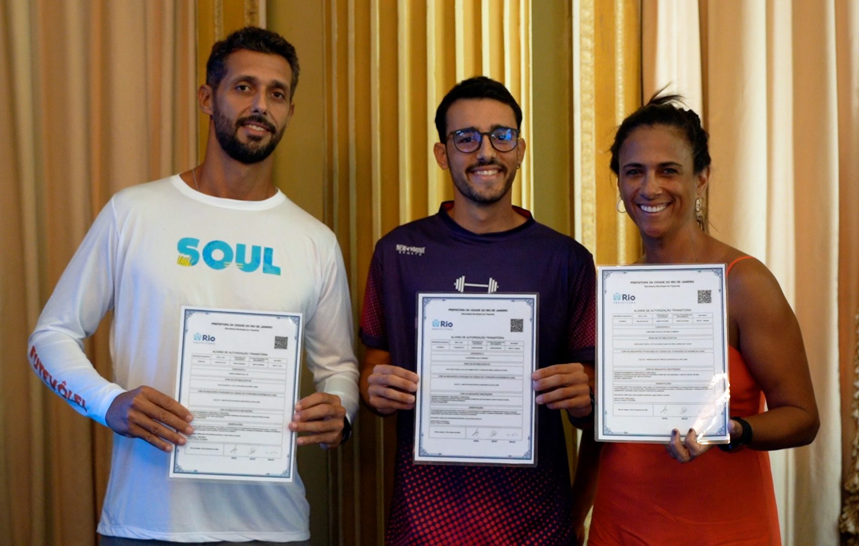 Prefeitura entrega alvarás e regulariza esportes em praias e espaços ao ar livre - Prefeitura da Cidade do Rio de Janeiro