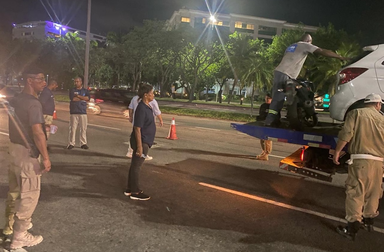 Subprefeitura de Jacarepaguá e Seop impedem evento de pega na Avenida Abelardo Bueno - Prefeitura da Cidade do Rio de Janeiro
